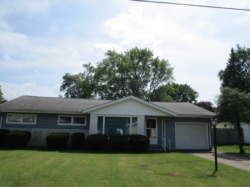 703 E Pinzon St, Tuscola, IL 61953 - photo 1