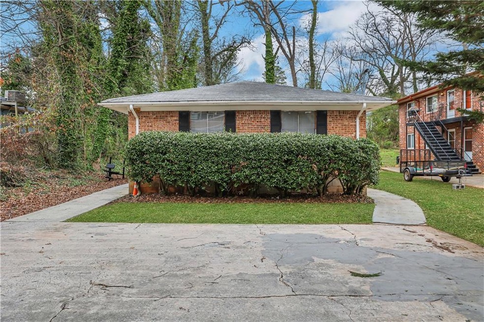 View of front of property featuring a front yard