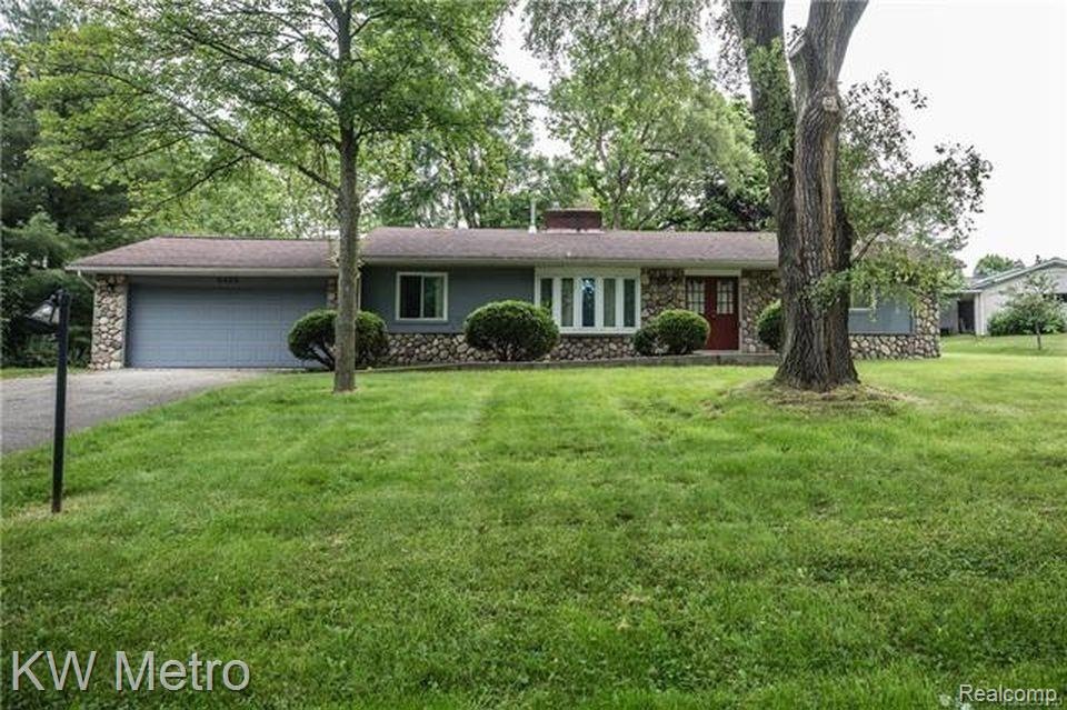 2825 Colonial (26).jpg