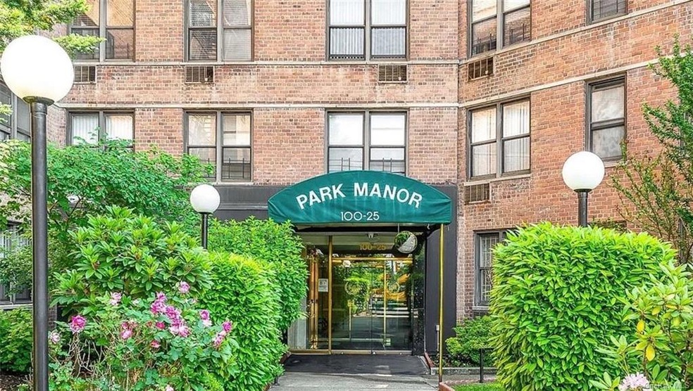Park Manor Condo unit 5, Forest Hills, NY 11375 - photo 1