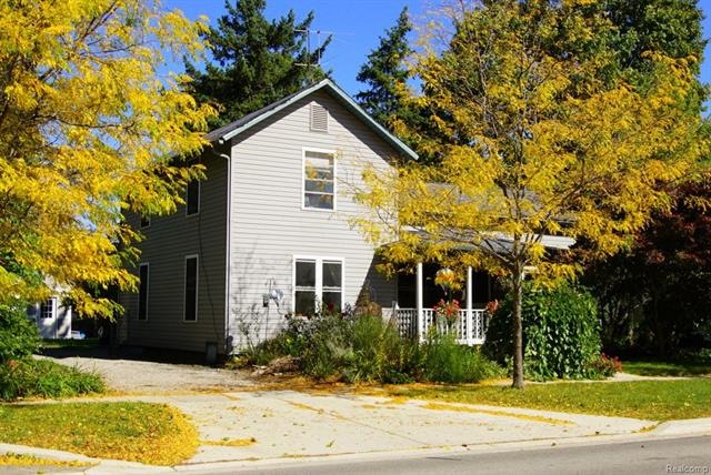 Charming Home in Downtown Howell