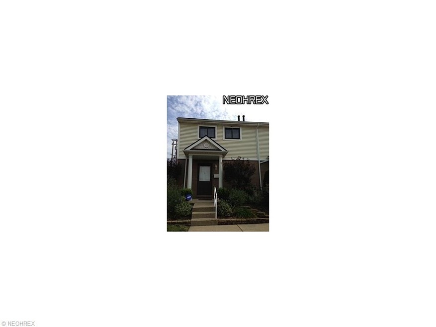 Front entrance of end unit. No neighbors to the No