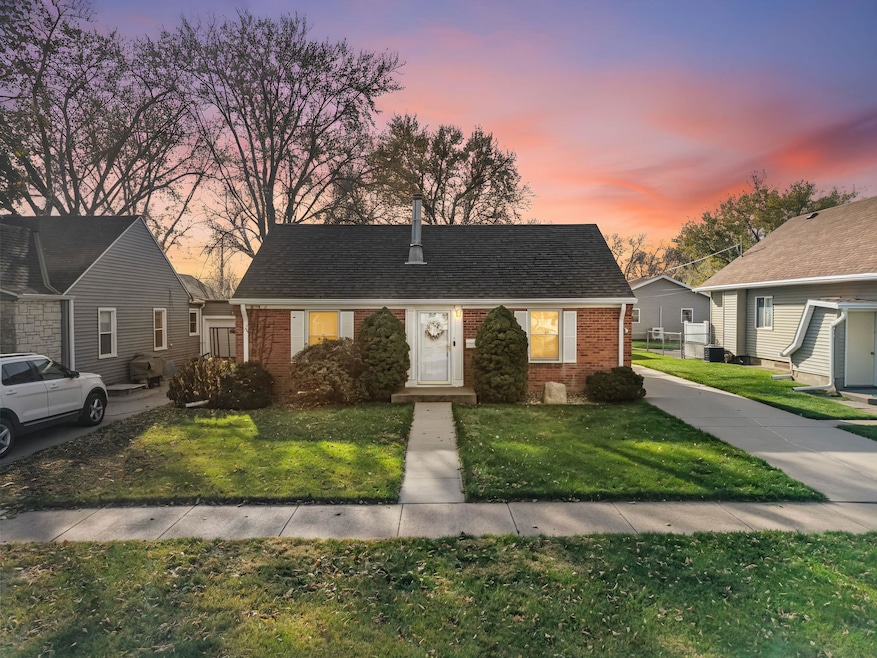 918 E 7th St, Hastings, NE 68901 - photo 1