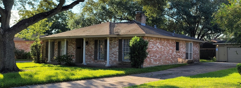 12010 Kirknoll Dr, Houston, TX 77089 - photo 1