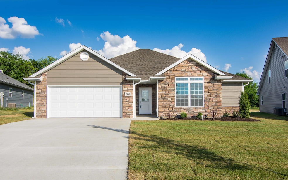 2304 Mace Dr, Columbia, MO 65201 - photo 1