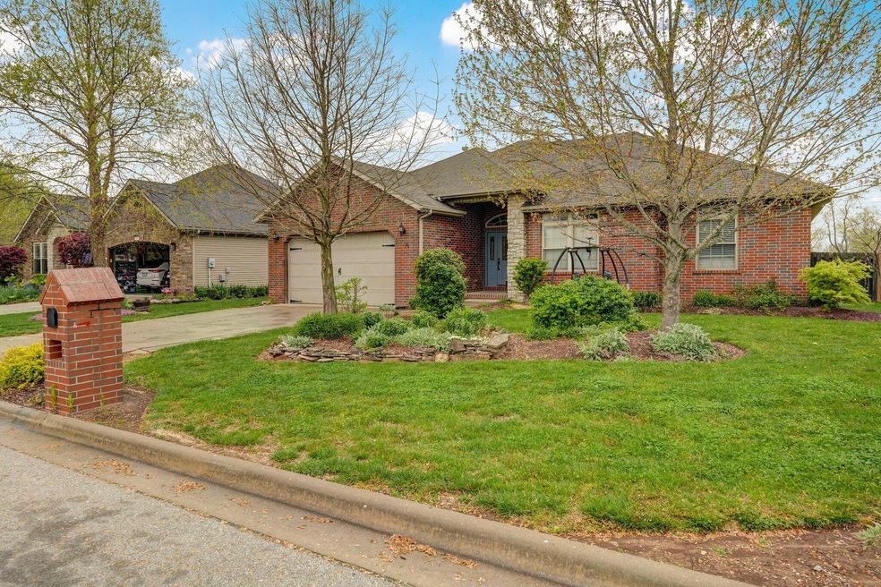 768 S Hackberry Ave-1
