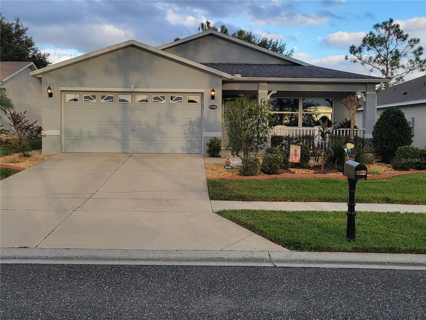 27343 Roanoke Dr, Leesburg, FL 34748 - photo 1