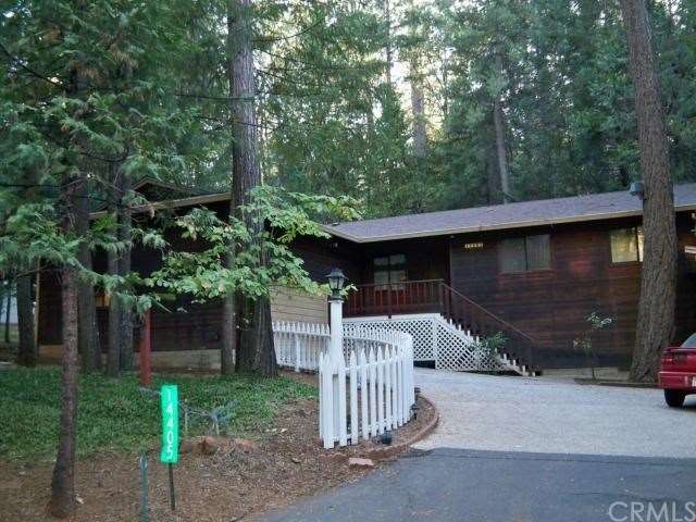 White Picket Fence Welcomes Your Guests