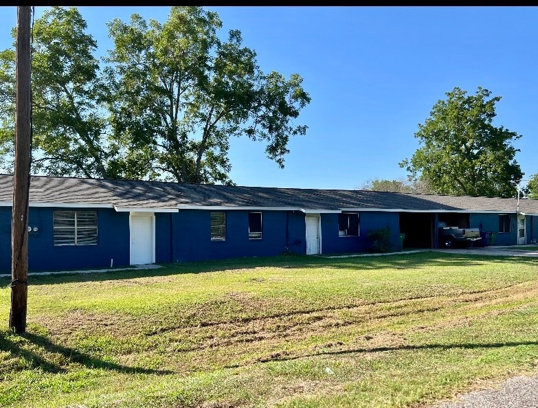 211 Milam St unit 4, Brazoria, TX 77422 - photo 1