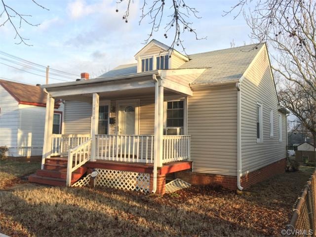 Addorable Cottage/Bungalow w/ Covered Front Porch 