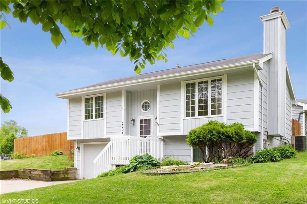 2201 Maish Ct, Des Moines, IA 50320 - photo 1