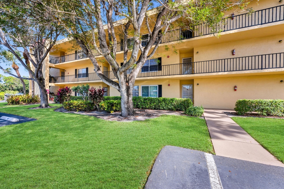 1086 Forest Lakes Dr unit 102, Naples, FL 34105 - photo 1