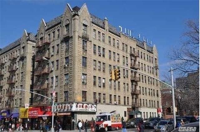 Sanford Court unit 3N, Flushing, NY 11355 - photo 1