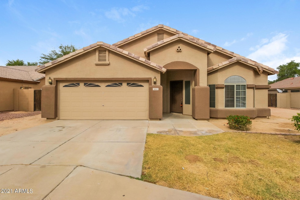 000-photo-front-view-10064485