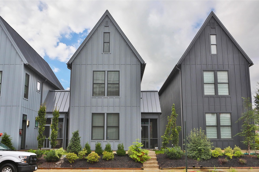 978 Summit St.