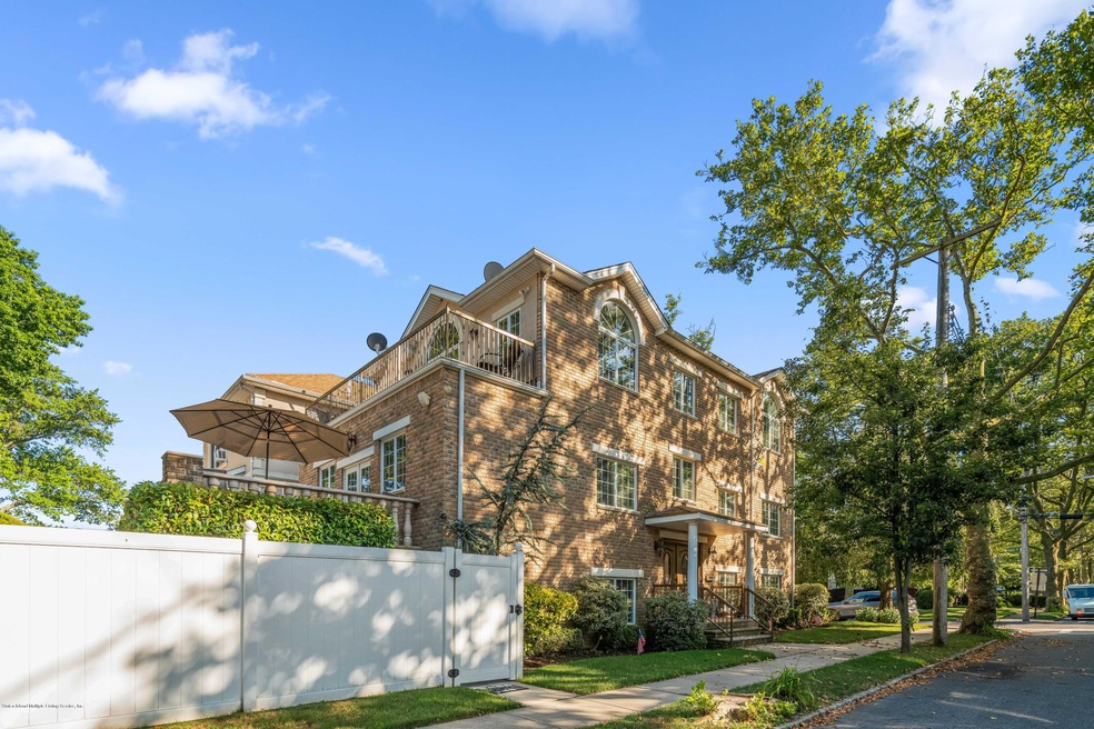 102 Kruser St, Staten Island, NY 10306 - photo 1