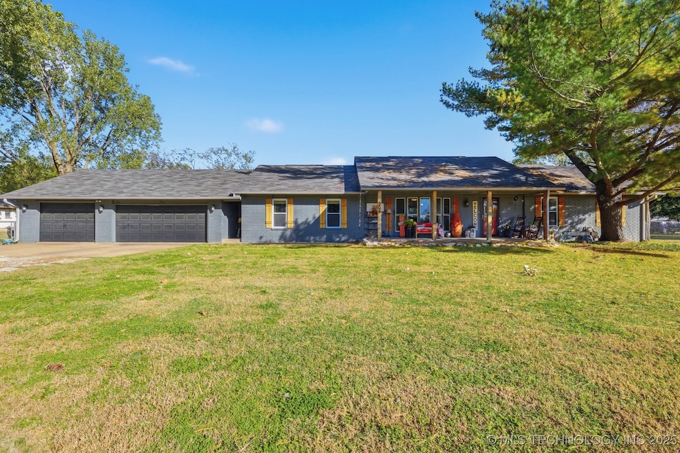 206 N Will Rogers Loop E, Oologah, OK 74053 - photo 1