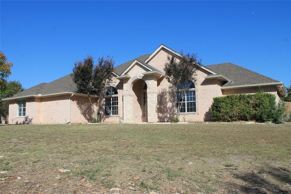 View of front facade with a front yard