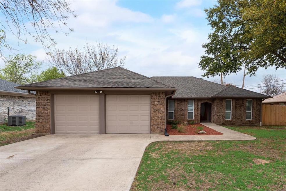 8021 Lynda Ln, North Richland Hills, TX 76180 - photo 1