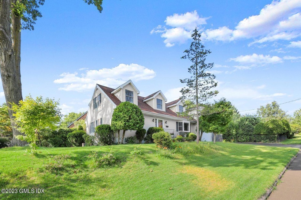 1 Robin Place, Old Greenwich, CT 06870 - photo 1