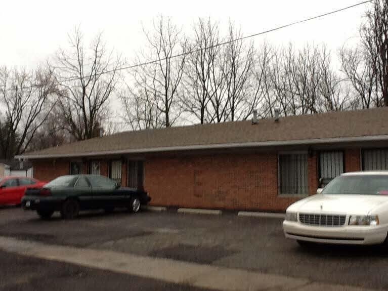 401 W Carpenter Rd, Flint, MI 48505 - photo 1