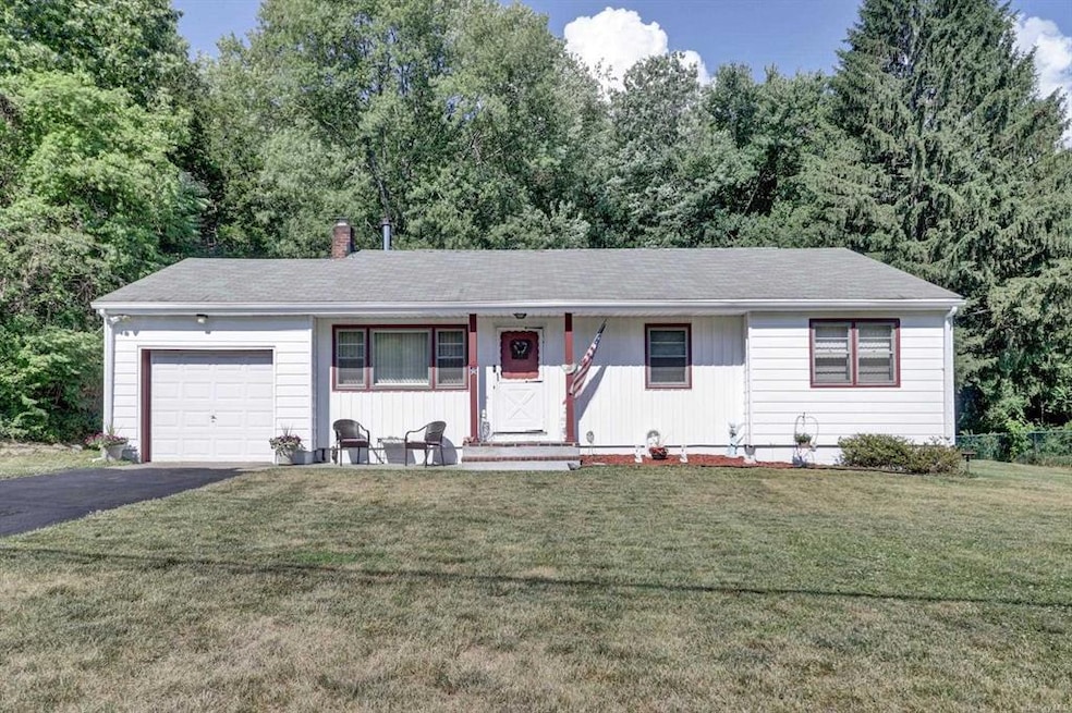 27 Prince Rd, Hyde Park, NY 12538 - photo 1