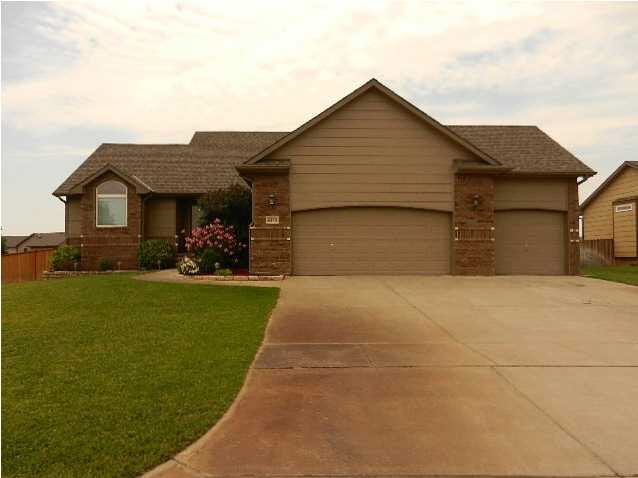 CAPTIVATING CUSTOM Built Home located in Ridge Por