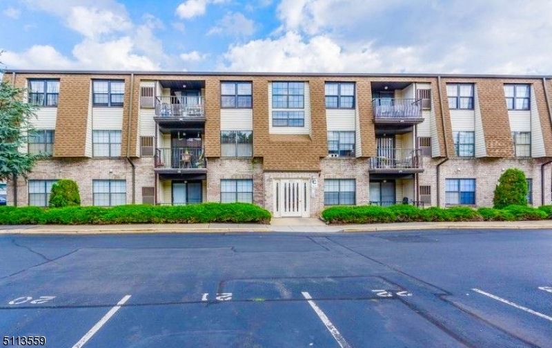 660 N Broad St unit B20, Elizabeth, NJ 07208 - photo 1