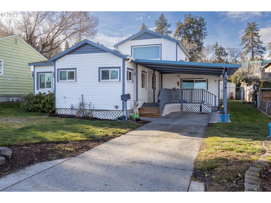 604 W 16th St, the Dalles, OR 97058 - photo 1