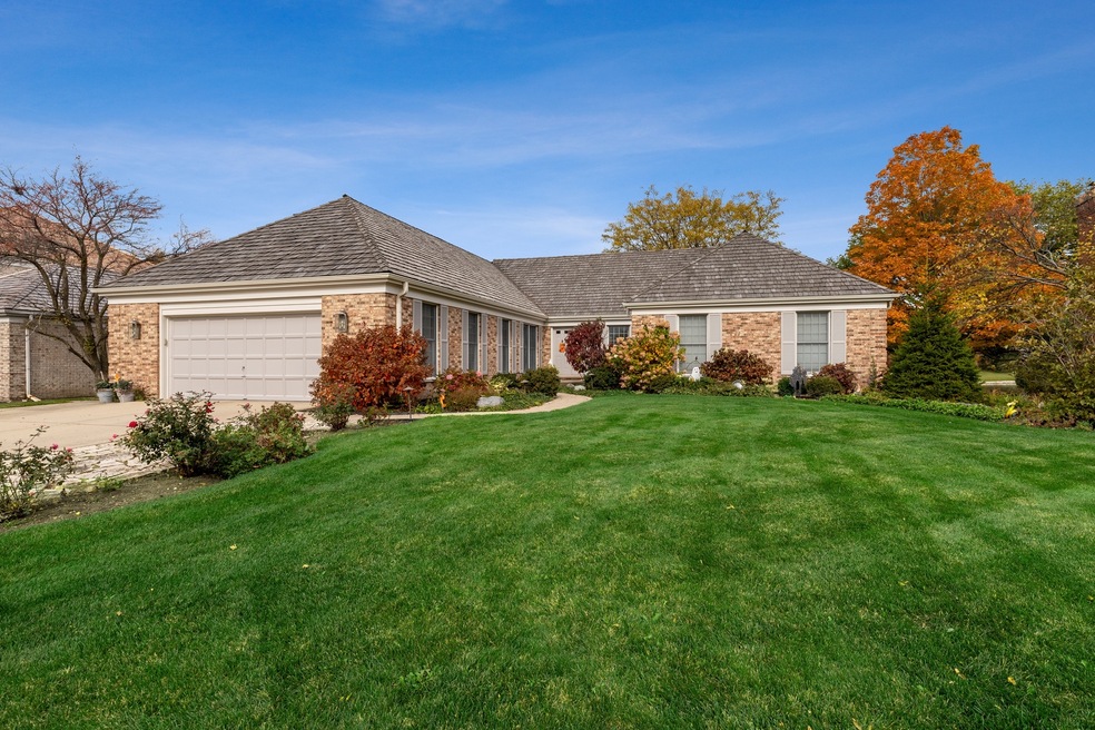 2306 Mohawk Ln, Glenview, IL 60026 - photo 1