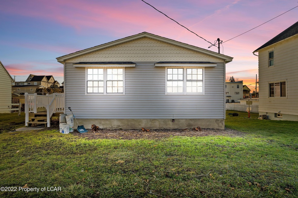 515 Sampson St, Old Forge, PA 18518 - photo 1