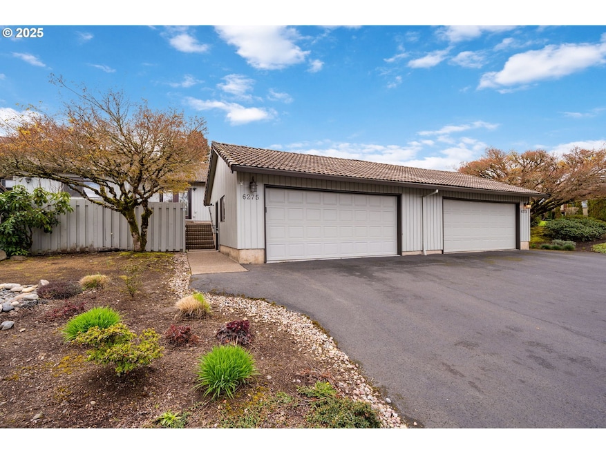 6275 Clubhouse Cir, West Linn, OR 97068 - photo 1