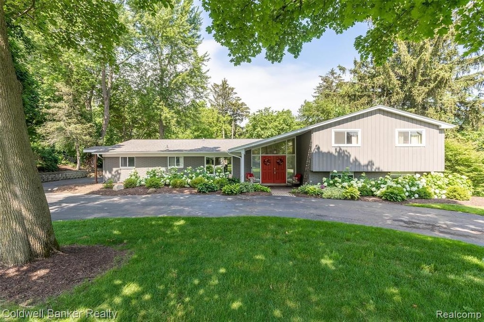 4740 Ranch Ln, Bloomfield Hills, MI 48302 - photo 1