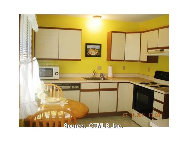 240 S Water St unit 4, East Windsor, CT 06088 - photo 1