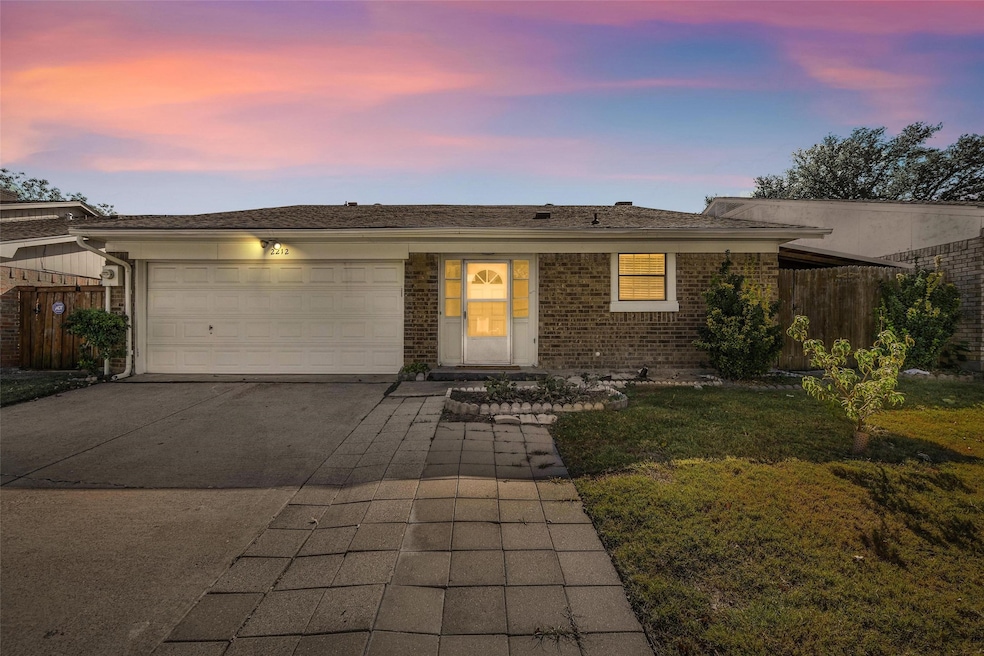 2212 Benbrook Dr, Carrollton, TX 75007 - photo 1