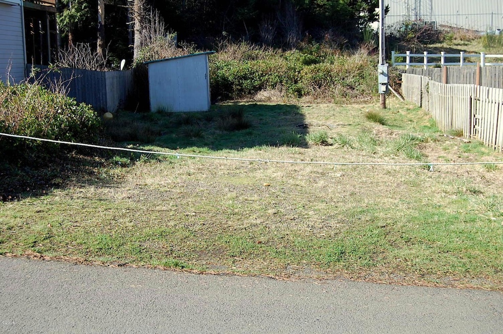 605 SE Neptune Ave, Lincoln City, OR 97367 - photo 1