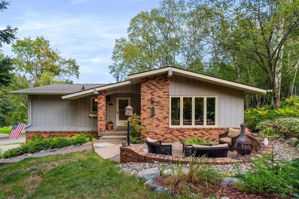 2044 Dunedin Ave, Duluth, MN 55803 - photo 1