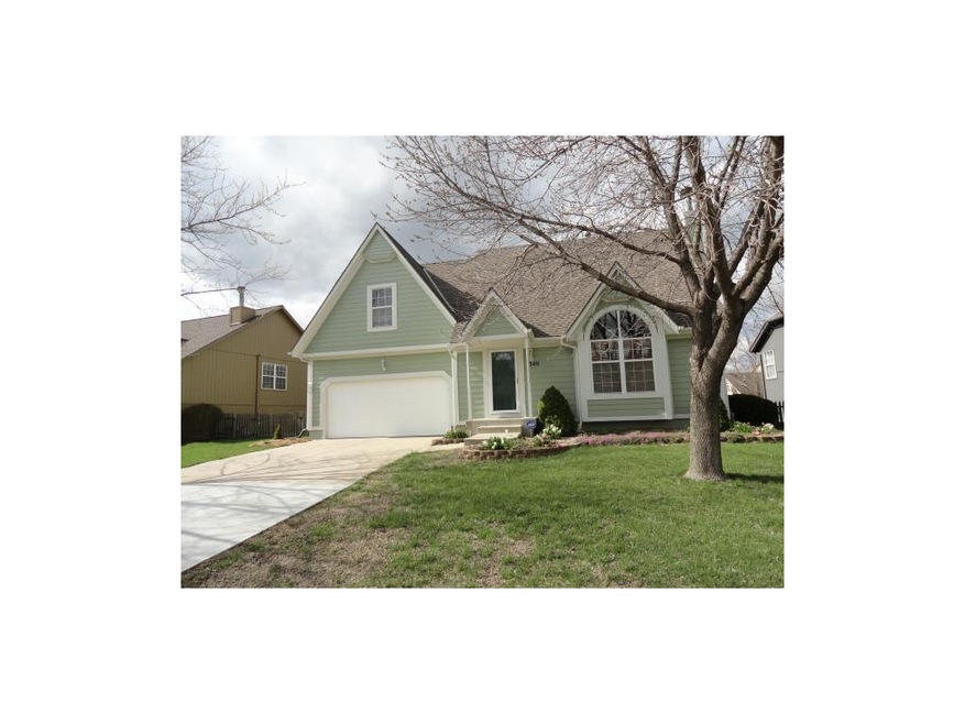 2 Story with New Garage doors, Exterior  Paint and
