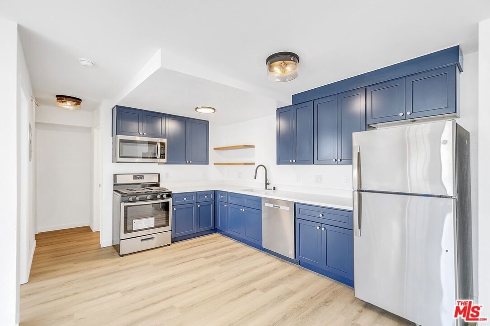 134 N Mariposa Ave unit 211, Los Angeles, CA 90004 - photo 1