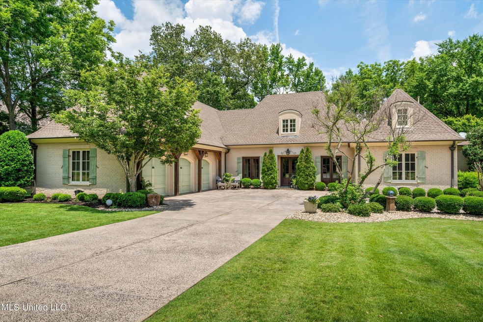 01-4624 Eiffel Ln-1
