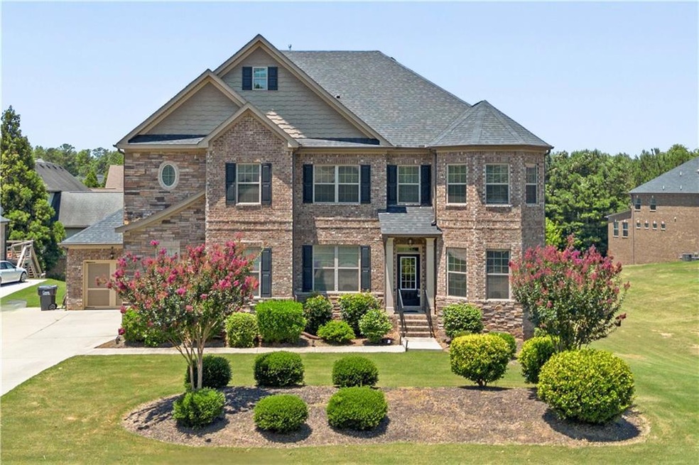 View of front of house featuring a garage and a fr