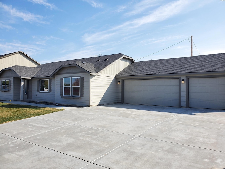 2129 W 23rd Ave, Kennewick, WA 99337 - photo 1