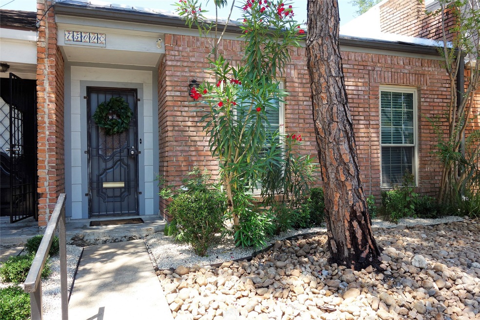 Adorable, updated Bellaire Two bedroom, two bath w