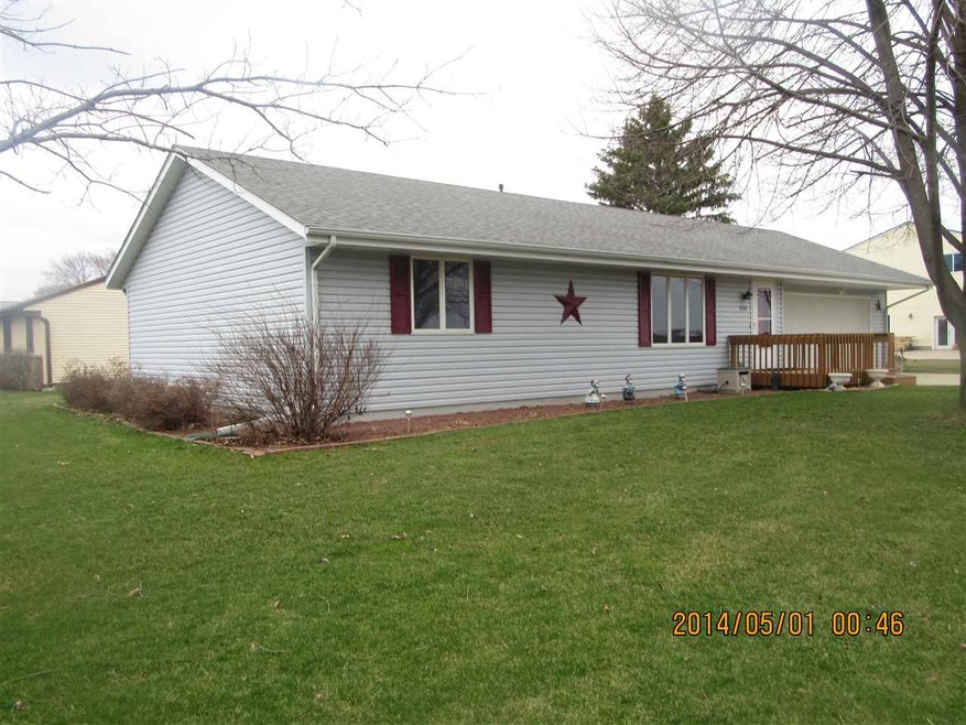 2337 S Oakhill Ave, Janesville, WI 53546 - photo 1