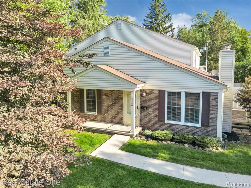 RANCH ! FIRST FLOOR LAUNDRY ! ATTACHED GARAGE??