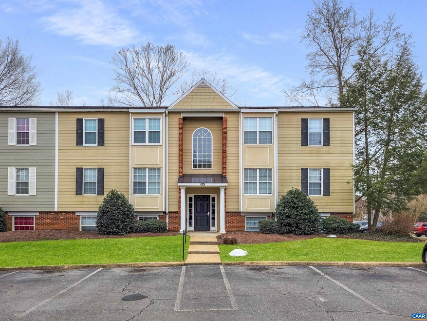 1518 Villa Terrace unit C, Charlottesville, VA 22903 - photo 1