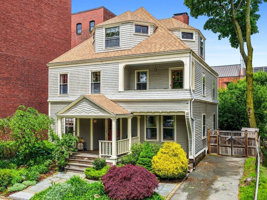 Sold $2,095,000 • Co-Listing Agent