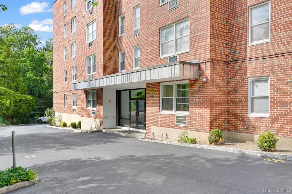 510 Midland Ave unit 1H, Yonkers, NY 10704 - photo 1