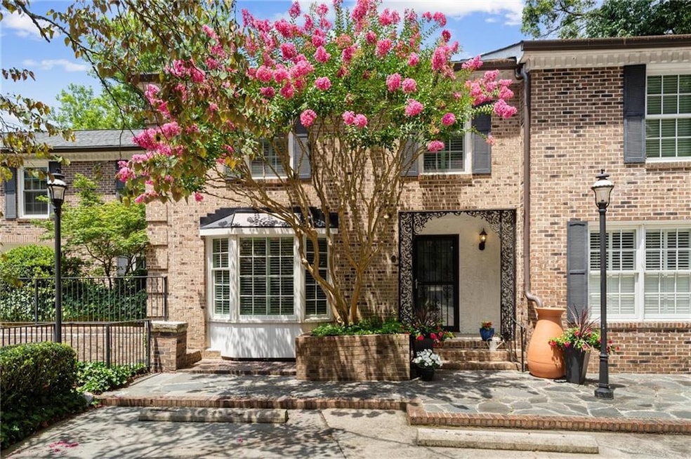 11 Ardmore Square NW unit 11, Atlanta, GA 30309 - photo 1