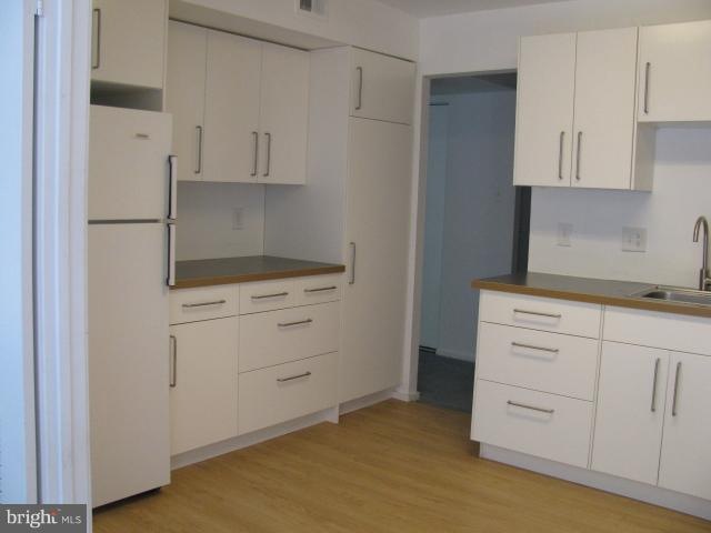 1673 Parkcrest Cir unit 4D/400, Reston, VA 20190 - photo 1